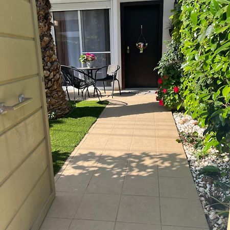 אתונה Elegant Glyfada Apartment-Private Garden-Near Metro מראה חיצוני תמונה