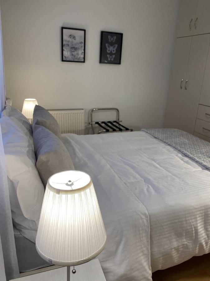 אתונה Elegant Glyfada Apartment-Private Garden-Near Metro מראה חיצוני תמונה