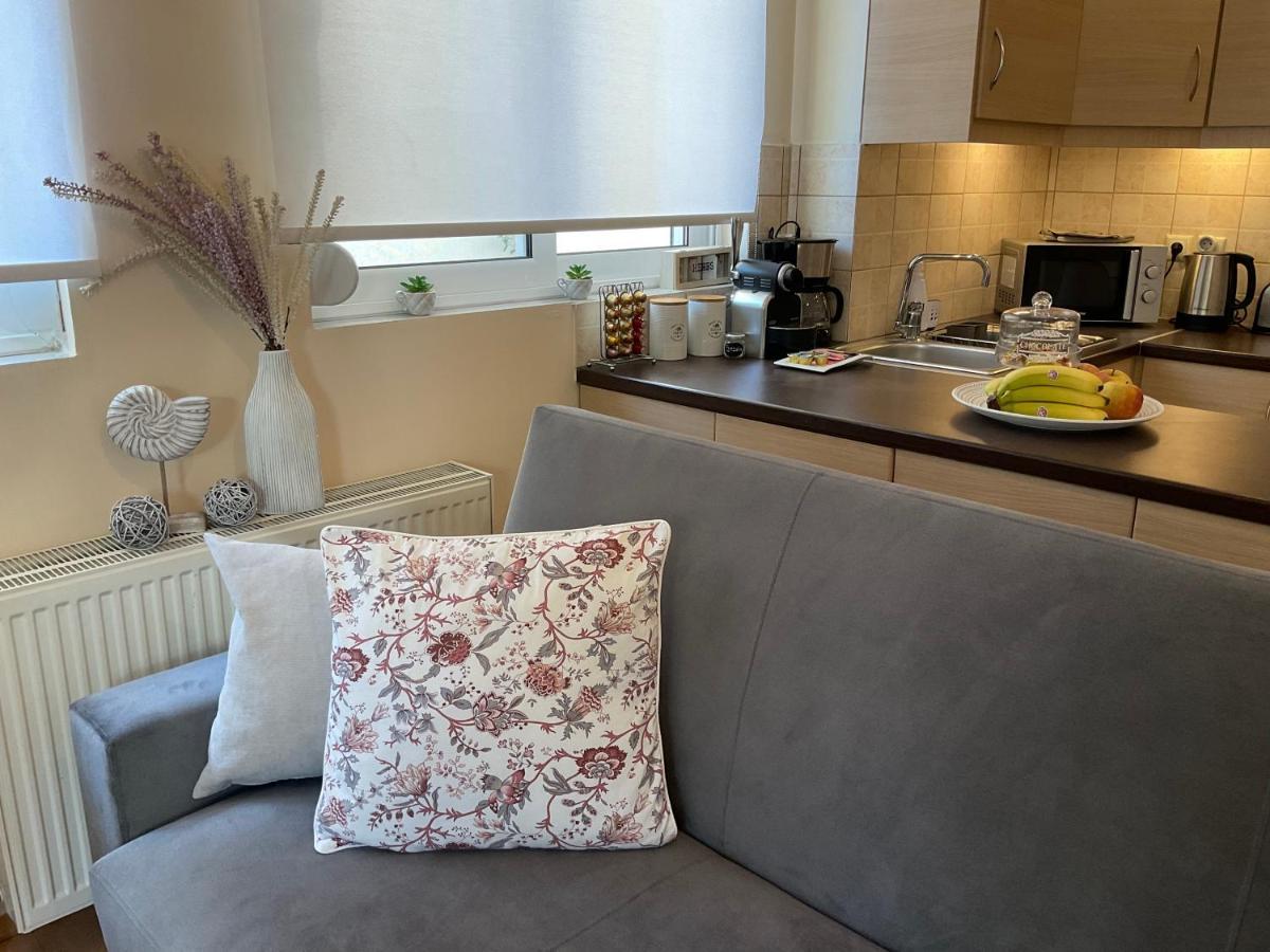 אתונה Elegant Glyfada Apartment-Private Garden-Near Metro מראה חיצוני תמונה